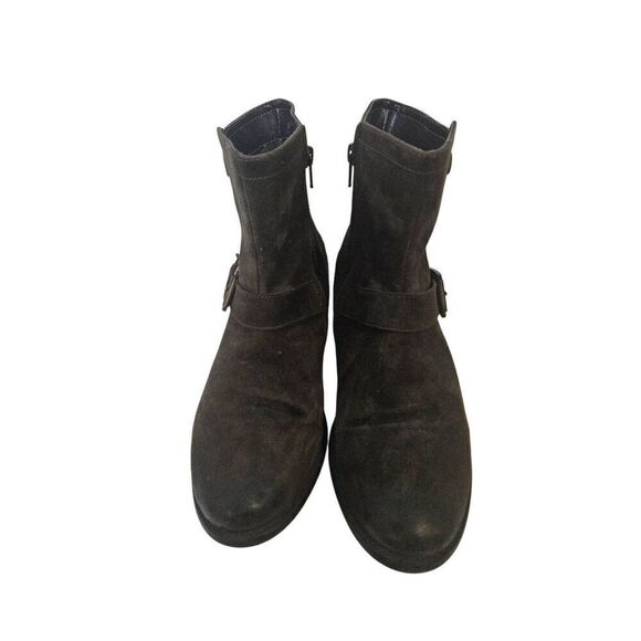 Clarks brown suede booties with side zipper.  Size 9.5. - Picture 2 of 6